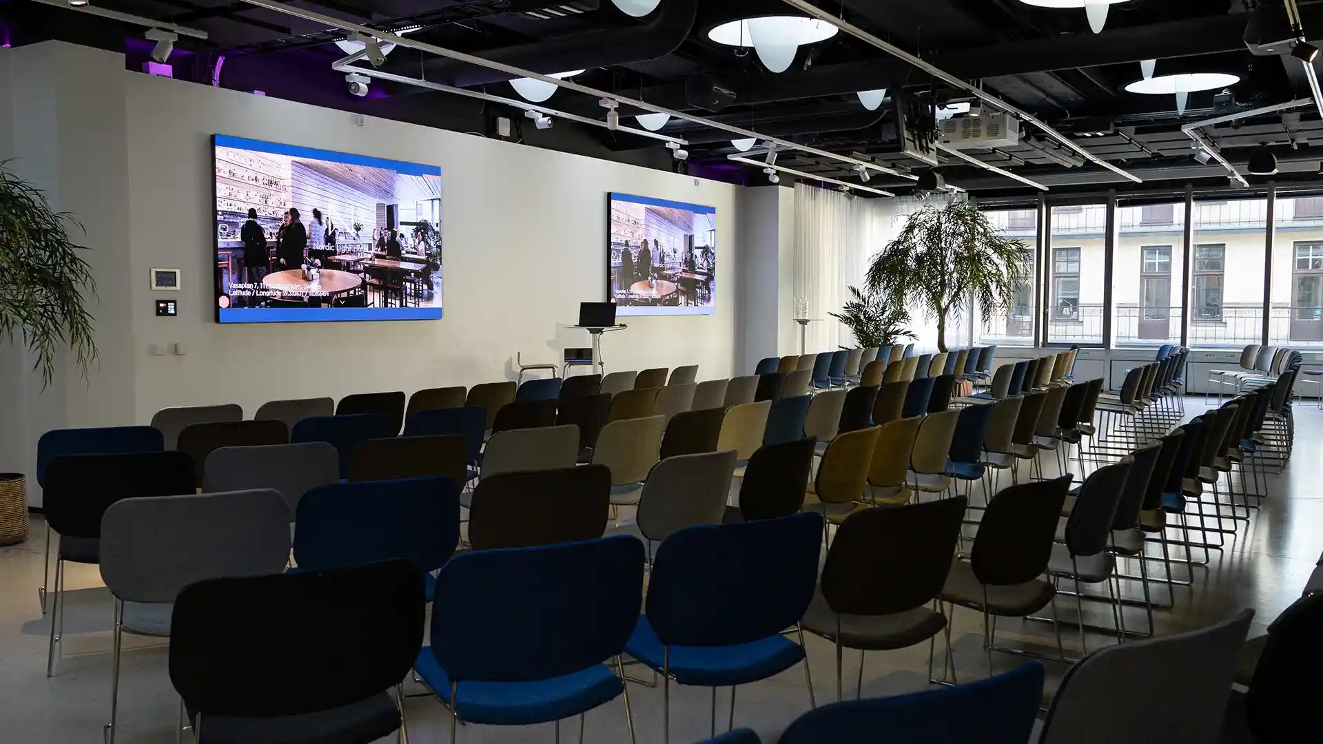AVS har installerat led-skärmar the Wall från Samsung på Nordic light hotel